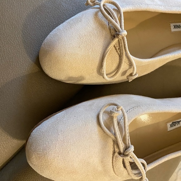 Manolo Blahnik Veralli Suede Ballet Flats Size 37/7 . - Picture 9 of 12